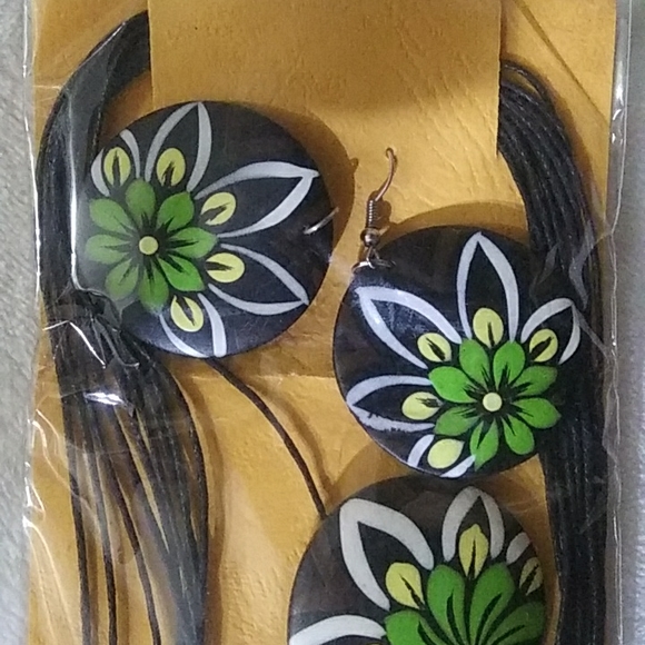 Woman's Jewelry - Picture 4 of 4